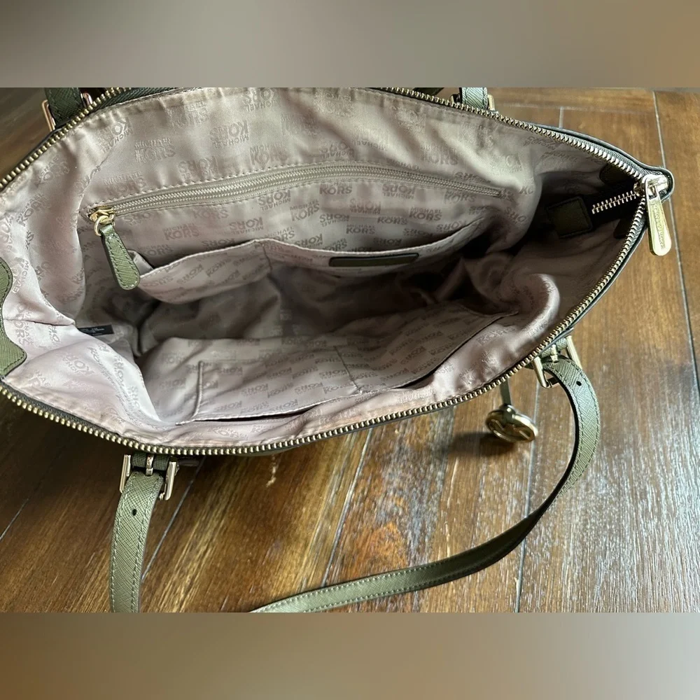 Michael Kors jet set tote bag